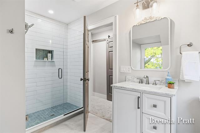 Builiding view thirty eight for 2559 Alger, Grand Rapids, MI. 49546