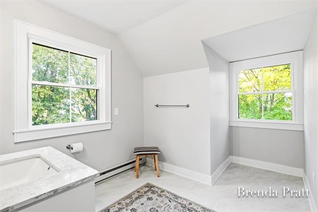 Builiding view thirty nine for 2559 Alger, Grand Rapids, MI. 49546