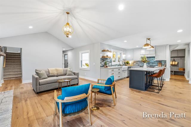 Builiding view thirty six for 2559 Alger, Grand Rapids, MI. 49546