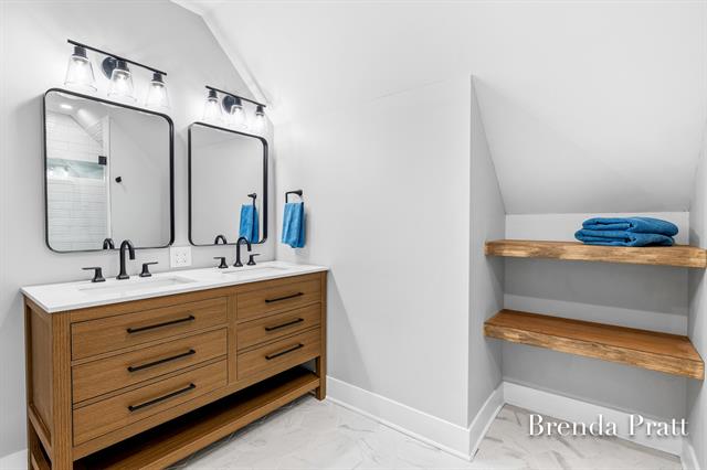 Builiding view twenty eight for 2559 Alger, Grand Rapids, MI. 49546