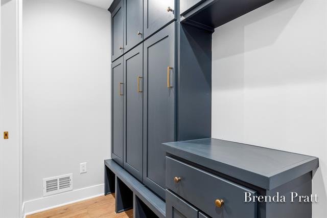 Builiding view twenty for 2559 Alger, Grand Rapids, MI. 49546