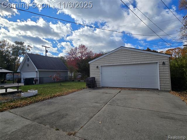 Builiding view twenty one for 629 N Campbell, Royal Oak, MI. 48067