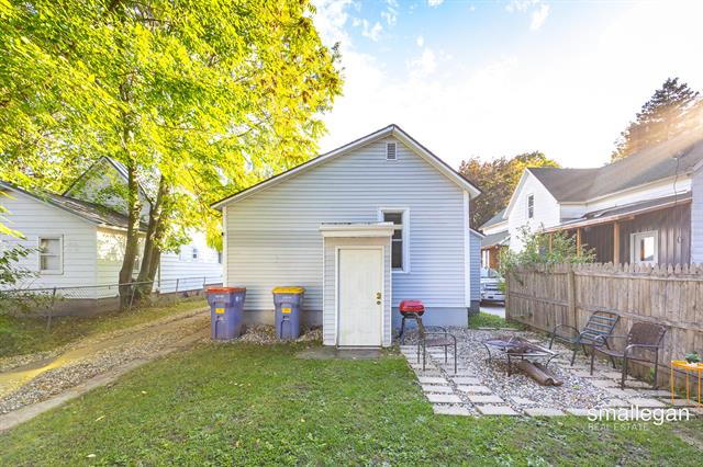 Builiding view twenty six for 1023 Pulawski, Grand Rapids, MI. 49504