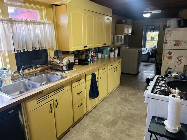 Builiding view nine for 404 Ellen, Union City, MI. 49094