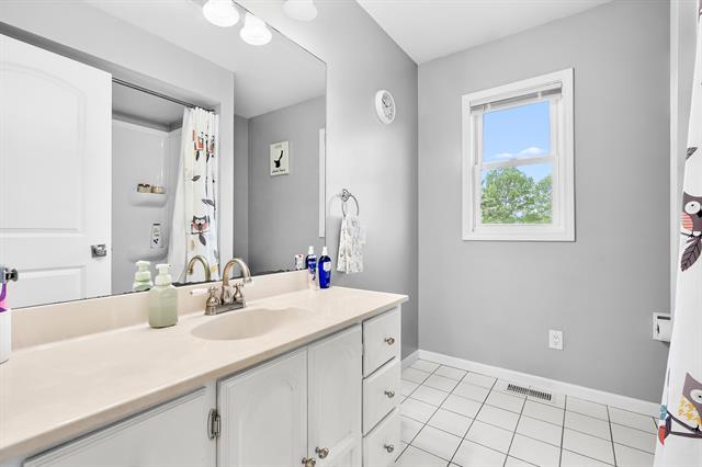 Builiding view twenty for 4905 28Th, Kalamazoo, MI. 49048