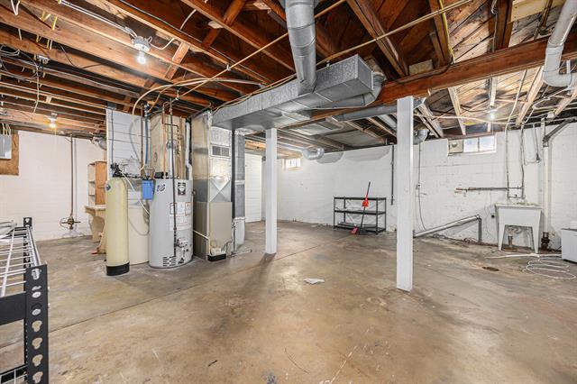 Builiding view eighteen for 1209 Cambridge, Kalamazoo, MI. 49001