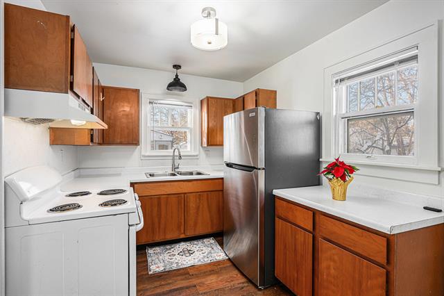 Builiding view nine for 1209 Cambridge, Kalamazoo, MI. 49001