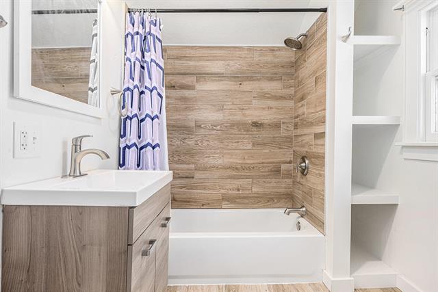 Builiding view seventeen for 1209 Cambridge, Kalamazoo, MI. 49001