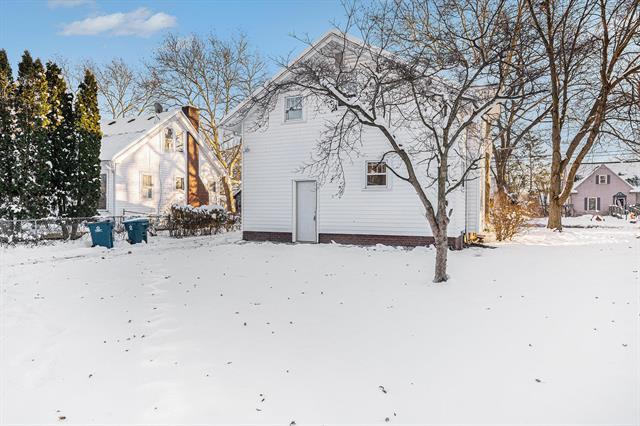 Builiding view twenty one for 1209 Cambridge, Kalamazoo, MI. 49001