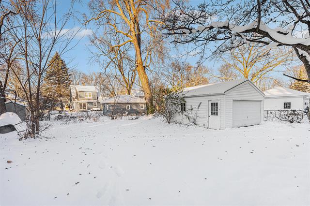 Builiding view twenty two for 1209 Cambridge, Kalamazoo, MI. 49001