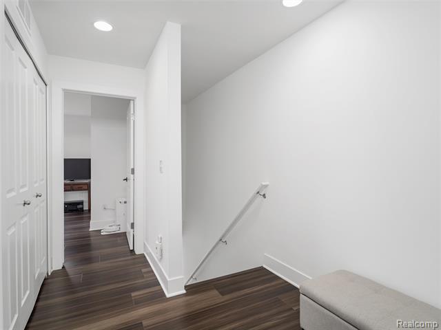 Builiding view fifteen for 2926 Artemis, Troy, MI. 48085