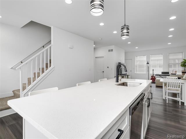 Builiding view fourteen for 2926 Artemis, Troy, MI. 48085