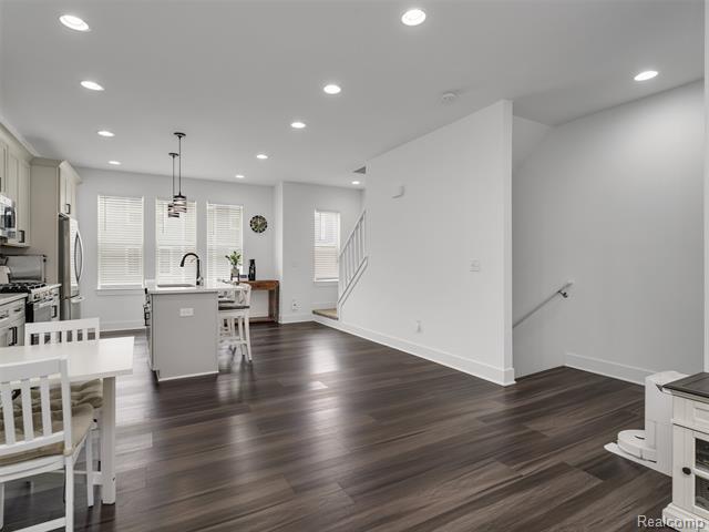 Builiding view ten for 2926 Artemis, Troy, MI. 48085