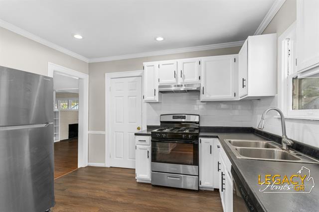 Builiding view twelve for 1034 Cooper, Grand Rapids, MI. 49507