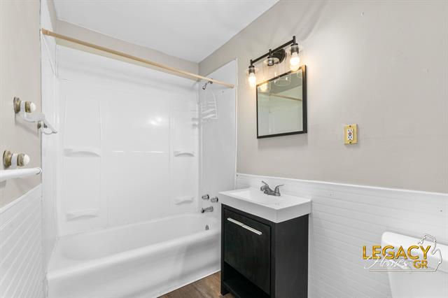 Builiding view twenty five for 1034 Cooper, Grand Rapids, MI. 49507