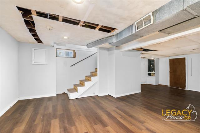 Builiding view twenty six for 1034 Cooper, Grand Rapids, MI. 49507