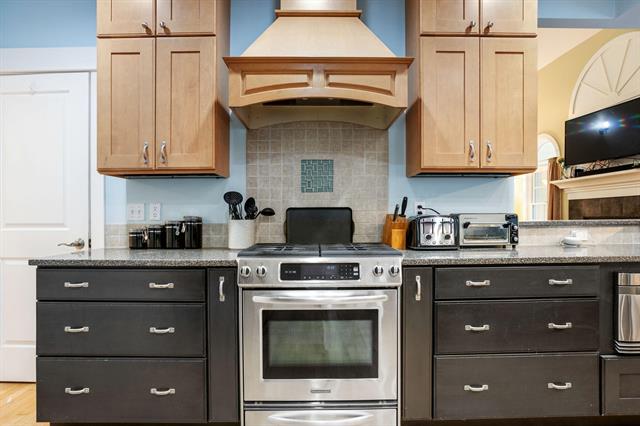 Builiding view fifteen for 7409 Mitchell, South Haven, MI. 49090