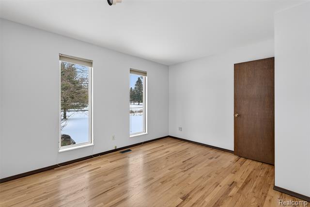 Builiding view fifteen for 6347 Johnson, Flushing, MI. 48433