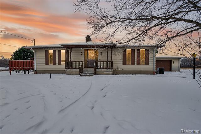 Builiding view one for 6347 Johnson, Flushing, MI. 48433