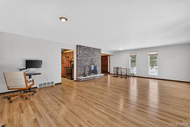 Builiding view seven for 6347 Johnson, Flushing, MI. 48433