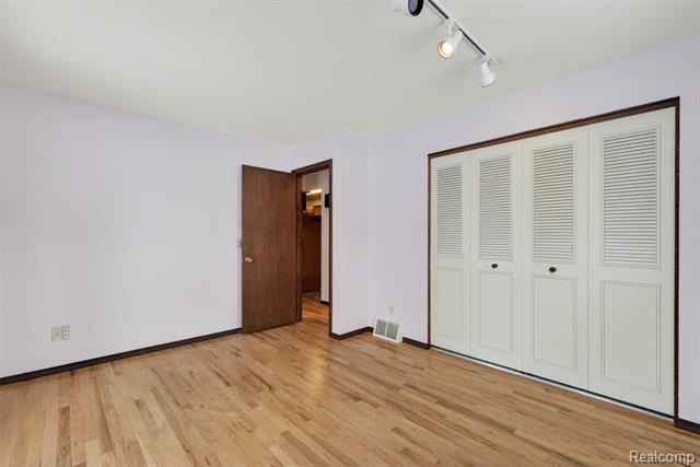 Builiding view sixteen for 6347 Johnson, Flushing, MI. 48433