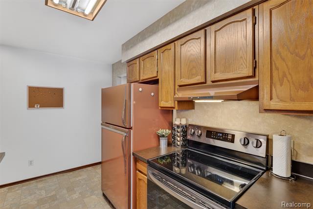 Builiding view twenty three for 6347 Johnson, Flushing, MI. 48433