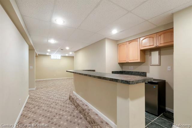 Builiding view fifty eight for 27852 Larson, Farmington, MI. 48331