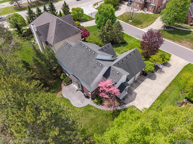 Builiding view sixty four for 27852 Larson, Farmington, MI. 48331