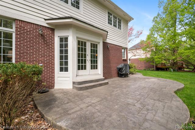 Builiding view sixty nine for 27852 Larson, Farmington, MI. 48331