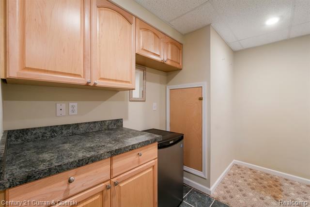 Builiding view sixty for 27852 Larson, Farmington, MI. 48331