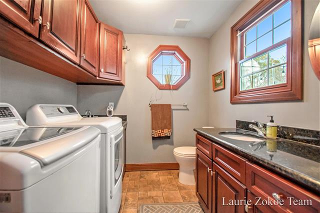 Builiding view fifteen for 3947 76Th, Byron Center, MI. 49315