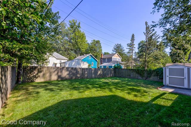 Builiding view fifty for 934 Lockwood, Royal Oak, MI. 48067