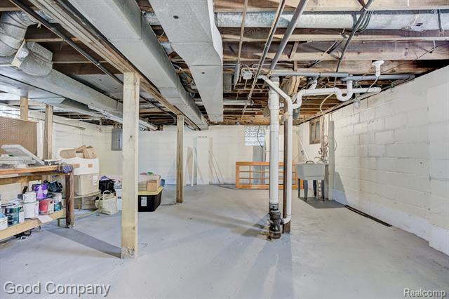 Builiding view forty five for 934 Lockwood, Royal Oak, MI. 48067