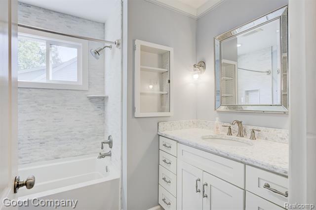 Builiding view forty six for 934 Lockwood, Royal Oak, MI. 48067