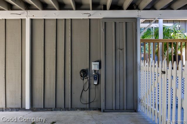 Builiding view sixty one for 934 Lockwood, Royal Oak, MI. 48067