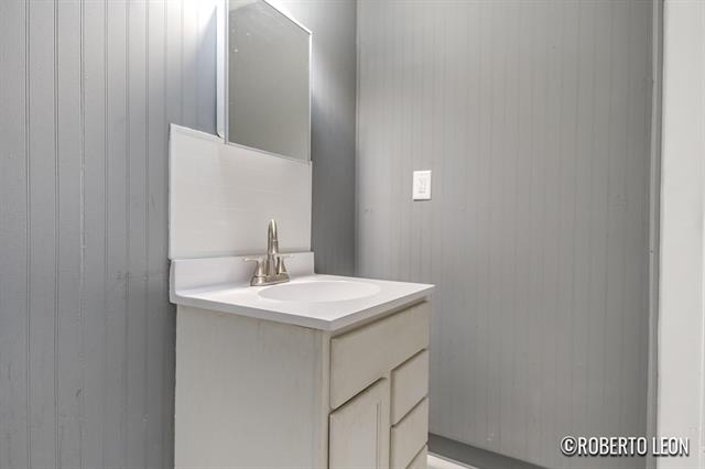 Builiding view nine for 922 Burton, Wyoming, MI. 49509