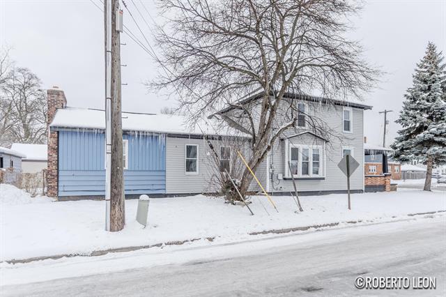 Builiding view twenty eight for 922 Burton, Wyoming, MI. 49509