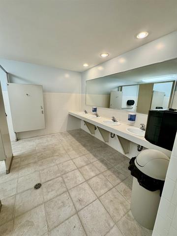 Builiding view fifty for 84 Charter, Manistee, MI. 49660