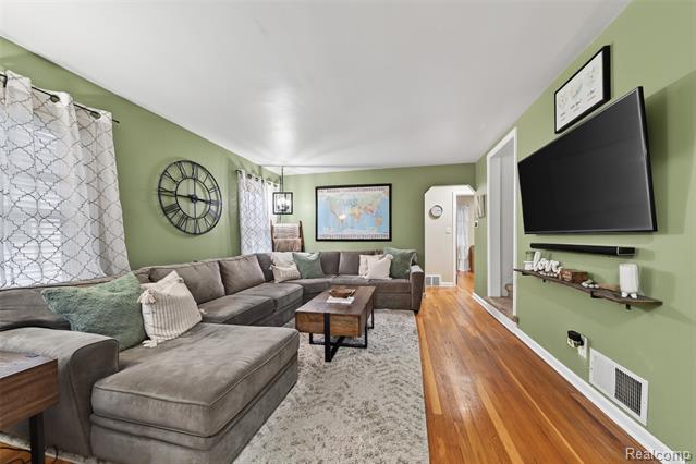 Builiding view five for 2756 Buckingham, Berkley, MI. 48072