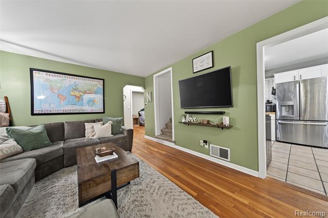 Builiding view six for 2756 Buckingham, Berkley, MI. 48072