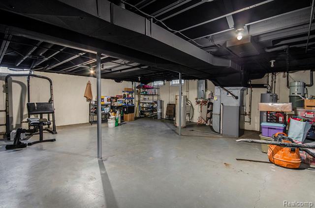 Builiding view fifteen for 22180 Ivanhoe, Southfield, MI. 48034