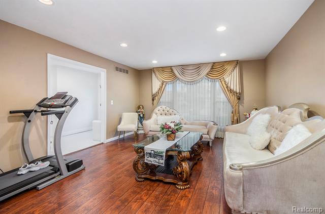 Builiding view four for 22180 Ivanhoe, Southfield, MI. 48034