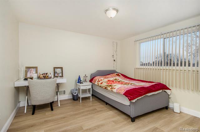 Builiding view thirteen for 22180 Ivanhoe, Southfield, MI. 48034