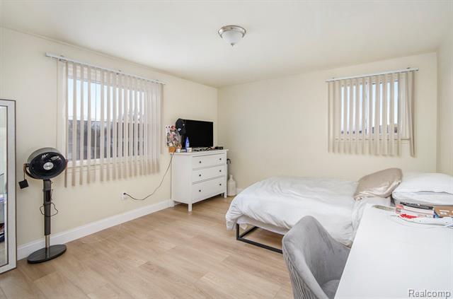 Builiding view twelve for 22180 Ivanhoe, Southfield, MI. 48034