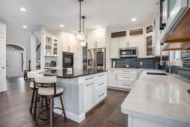 Builiding view six for 6139 Delasala, Kalamazoo, MI. 49009