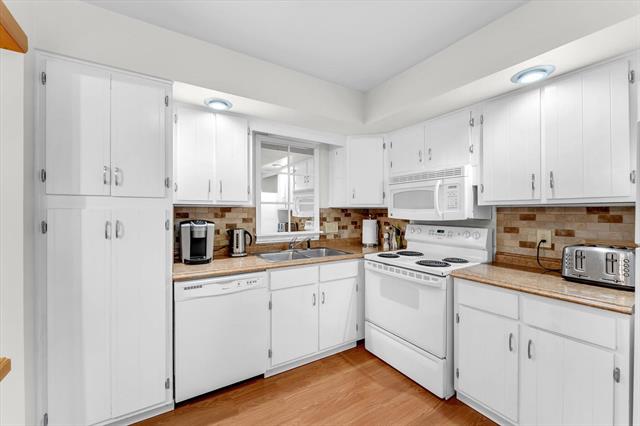 Builiding view fourteen for 6716 Cascade, Grand Rapids, MI. 49546