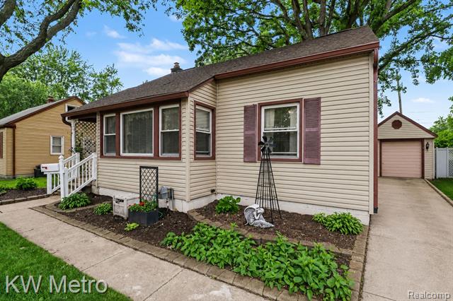 Builiding view thirty four for 2815 Ellwood, Berkley, MI. 48072