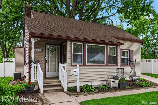 Builiding view three for 2815 Ellwood, Berkley, MI. 48072