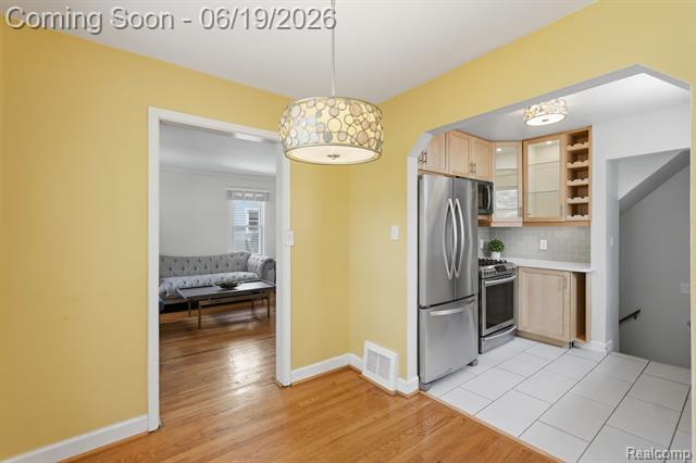 Builiding view five for 808 N Edison, Royal Oak, MI. 48067