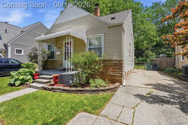 Builiding view one for 808 N Edison, Royal Oak, MI. 48067